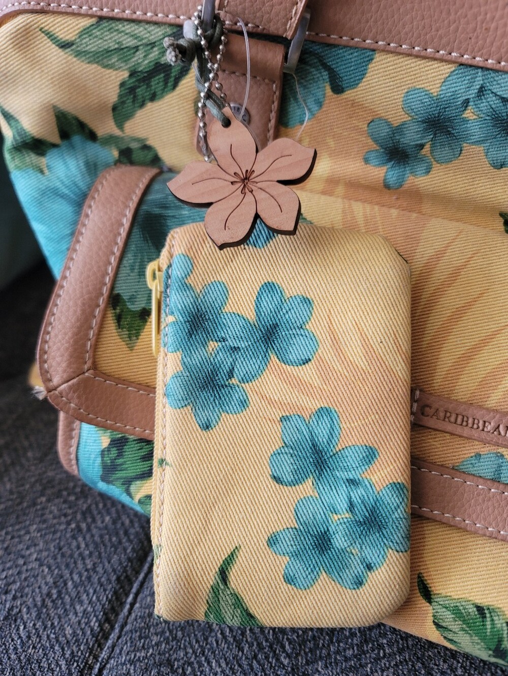 Caribbean Joe Hawaiian Floral Weekender With Accessories - Picture 2 of 16